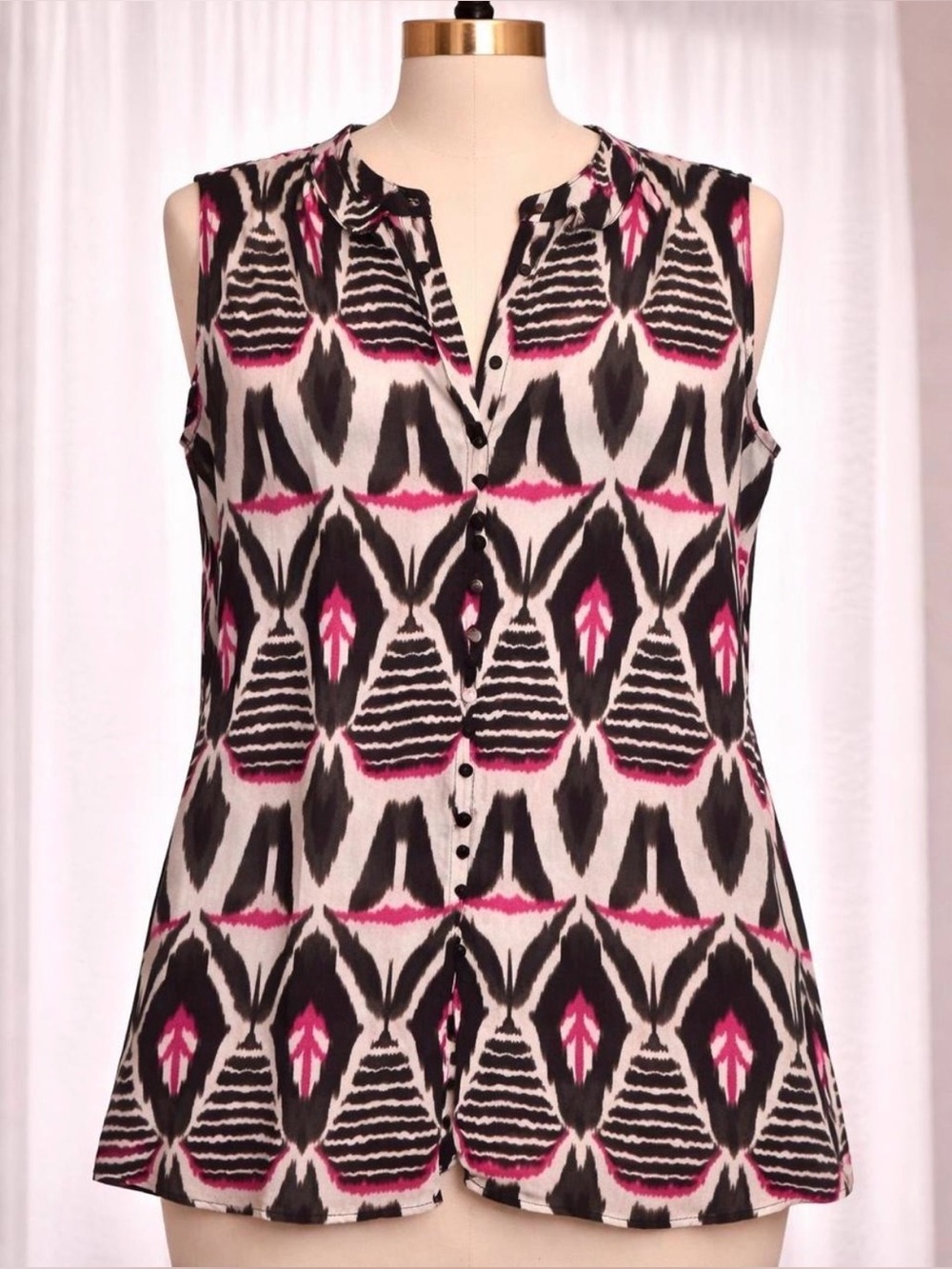 Stylish Sleeveless Patterned Top